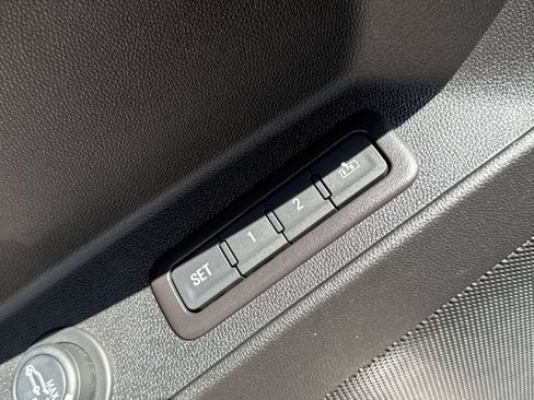 Used 2020 Chevrolet Equinox Premier FWD image 39