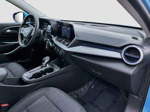 Used 2025 Chevrolet Trax LS w/ LS Convenience Package FWD image 27
