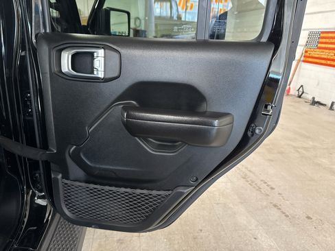 Used 2021 Jeep Gladiator Sport image 42