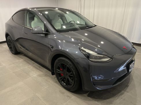 Used 2023 Tesla Model Y Long Range image 3