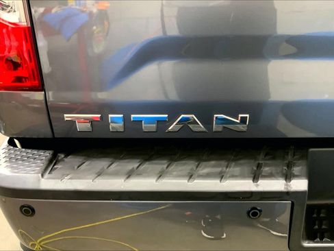 Used 2018 Nissan Titan SV w/ SV Convenience Package AWD/4WD image 10