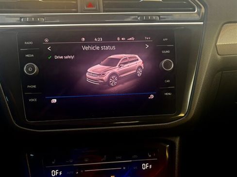 Used 2024 Volkswagen Tiguan SE image 12