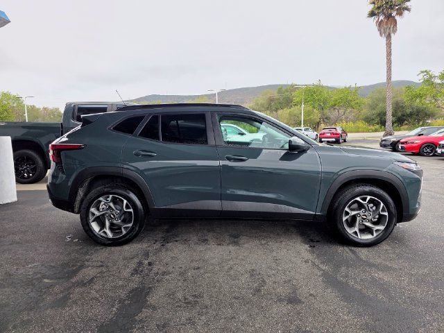 Used 2025 Chevrolet Trax LT FWD image 5