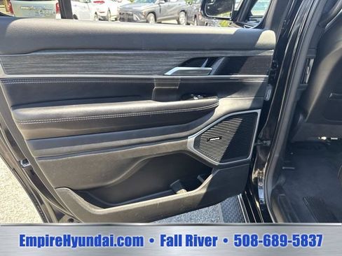 Used 2024 Jeep Wagoneer L Series II w/ Flexible Seating Group AWD/4WD image 18