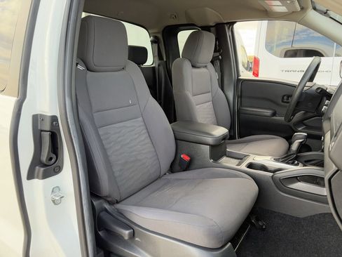 Used 2024 Nissan Frontier S w/ S Utility Package image 31