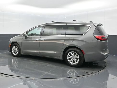 Used 2021 Chrysler Pacifica Touring-L image 16