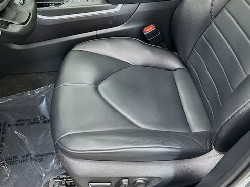 Used 2023 Toyota Highlander XLE AWD/4WD image 19
