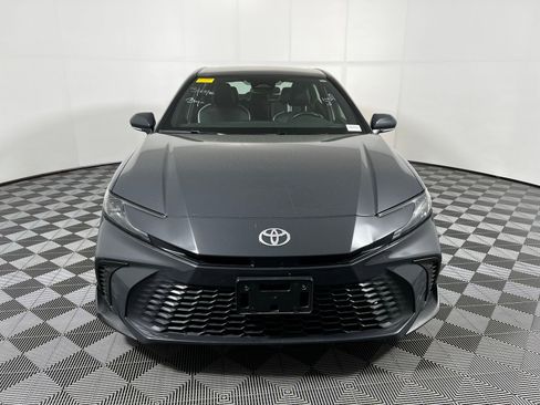 Used 2025 Toyota Camry SE image 2