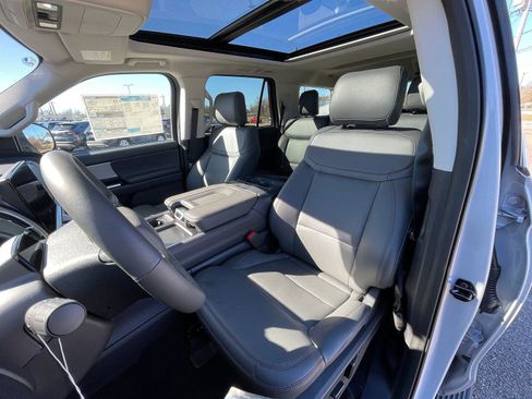 New 2025 Ford Expedition Active image 9