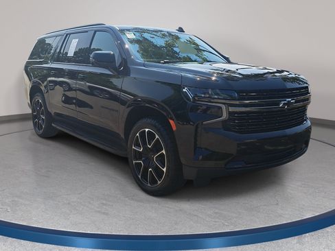Used 2021 Chevrolet Suburban RST w/ Luxury Package AWD/4WD image 3