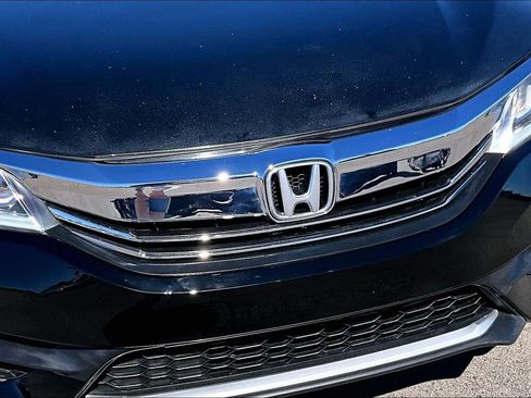 Used 2017 Honda Accord LX image 27