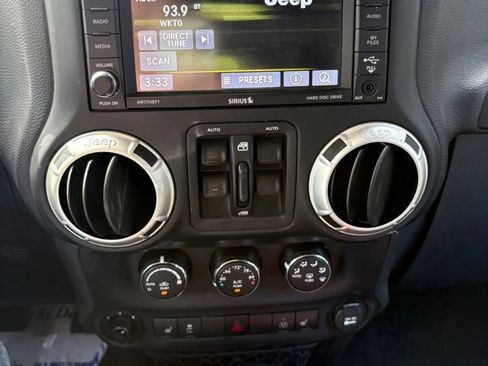 Used 2017 Jeep Wrangler Unlimited Sahara w/ Max Tow Package AWD/4WD image 26