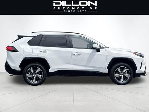 Used 2025 Toyota RAV4 SE AWD/4WD image 3