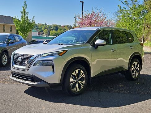 Certified 2023 Nissan Rogue SV image 3