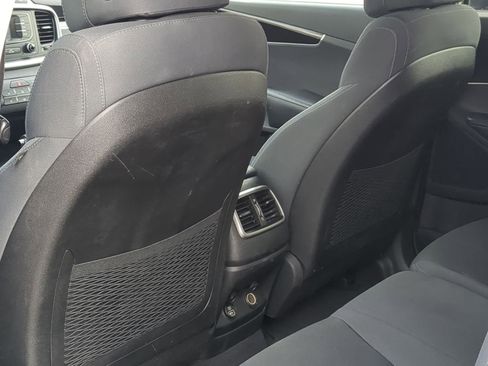 Used 2017 Kia Sorento LX image 19