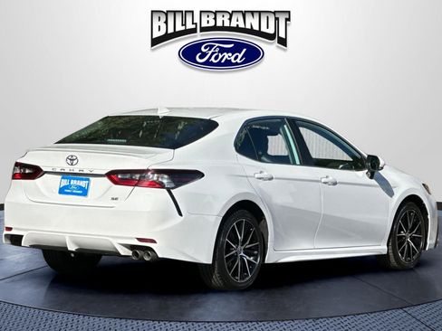 Used 2023 Toyota Camry SE FWD image 3