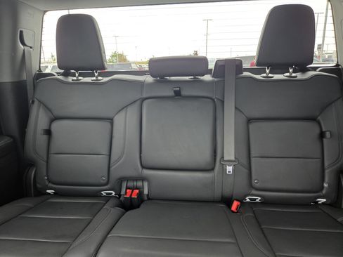 Used 2025 GMC Sierra 1500 SLT AWD/4WD image 19