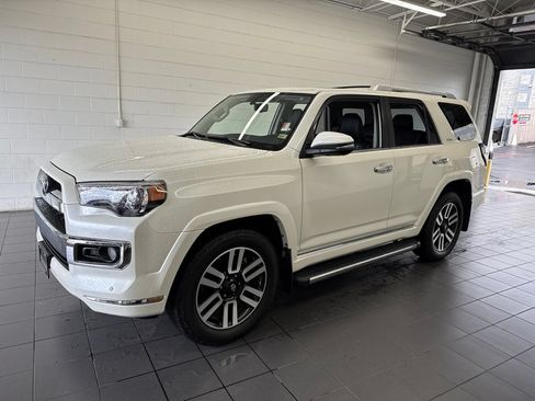 Used 2019 Toyota 4Runner Limited AWD/4WD image 4