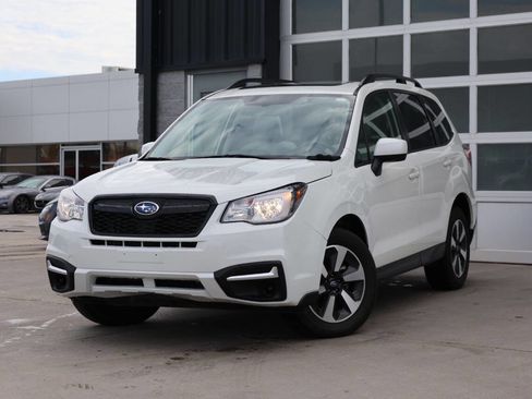 Used 2018 Subaru Forester 2.5i Premium w/ All-Weather Package image 3