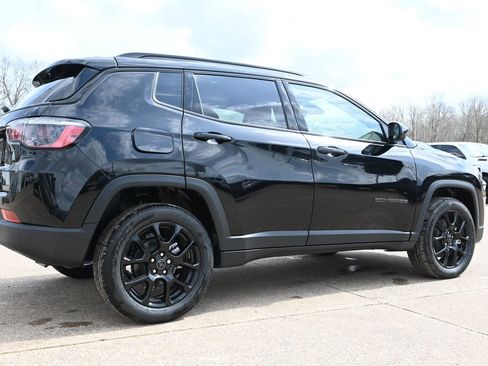 New 2026 Jeep Compass Latitude image 3