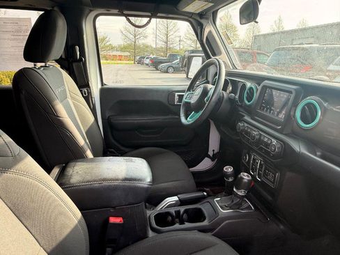 Used 2018 Jeep Wrangler Unlimited Sahara w/ Cold Weather Group image 7