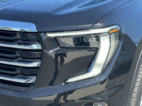 Used 2024 GMC Acadia Elevation FWD image 11