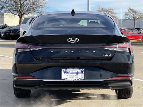 Used 2021 Hyundai Elantra Limited w/ Preferred Accessory Package image 5