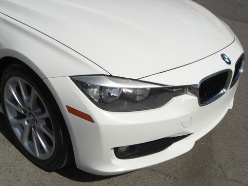 Used 2014 BMW 320i Sedan RWD image 4