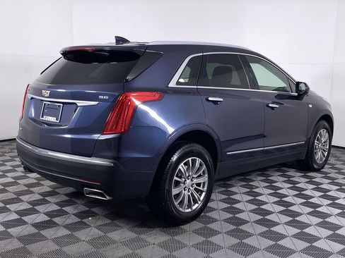 Used 2018 Cadillac XT5 Luxury w/ Driver Awareness Package image 19