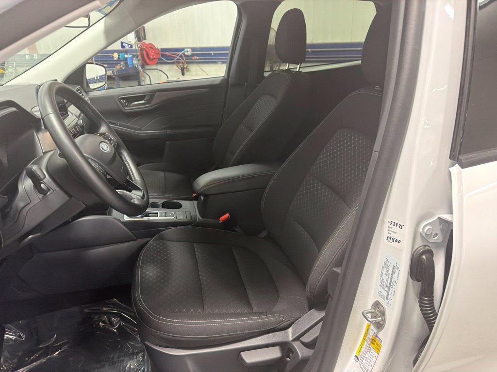 Certified 2025 Ford Escape Active AWD/4WD image 15