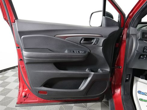 Used 2023 Honda Passport EX-L image 12
