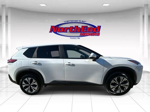 Used 2023 Nissan Rogue SV image 2