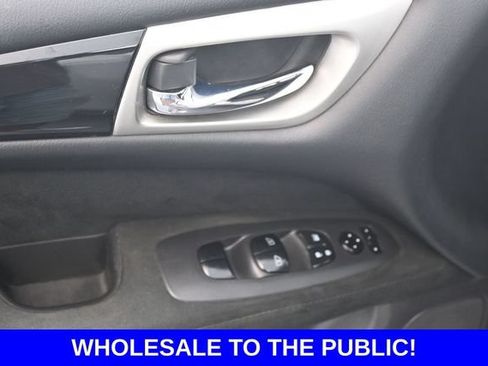 Used 2014 Nissan Pathfinder SV FWD image 12