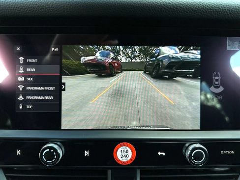 Certified 2026 Porsche Macan AWD/4WD image 32
