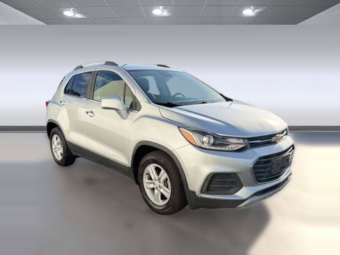 Used 2019 Chevrolet Trax LT w/ LT Convenience Package image 6