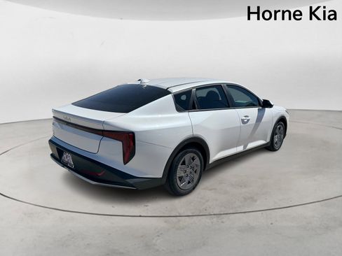 New 2026 Kia K4 LX image 4