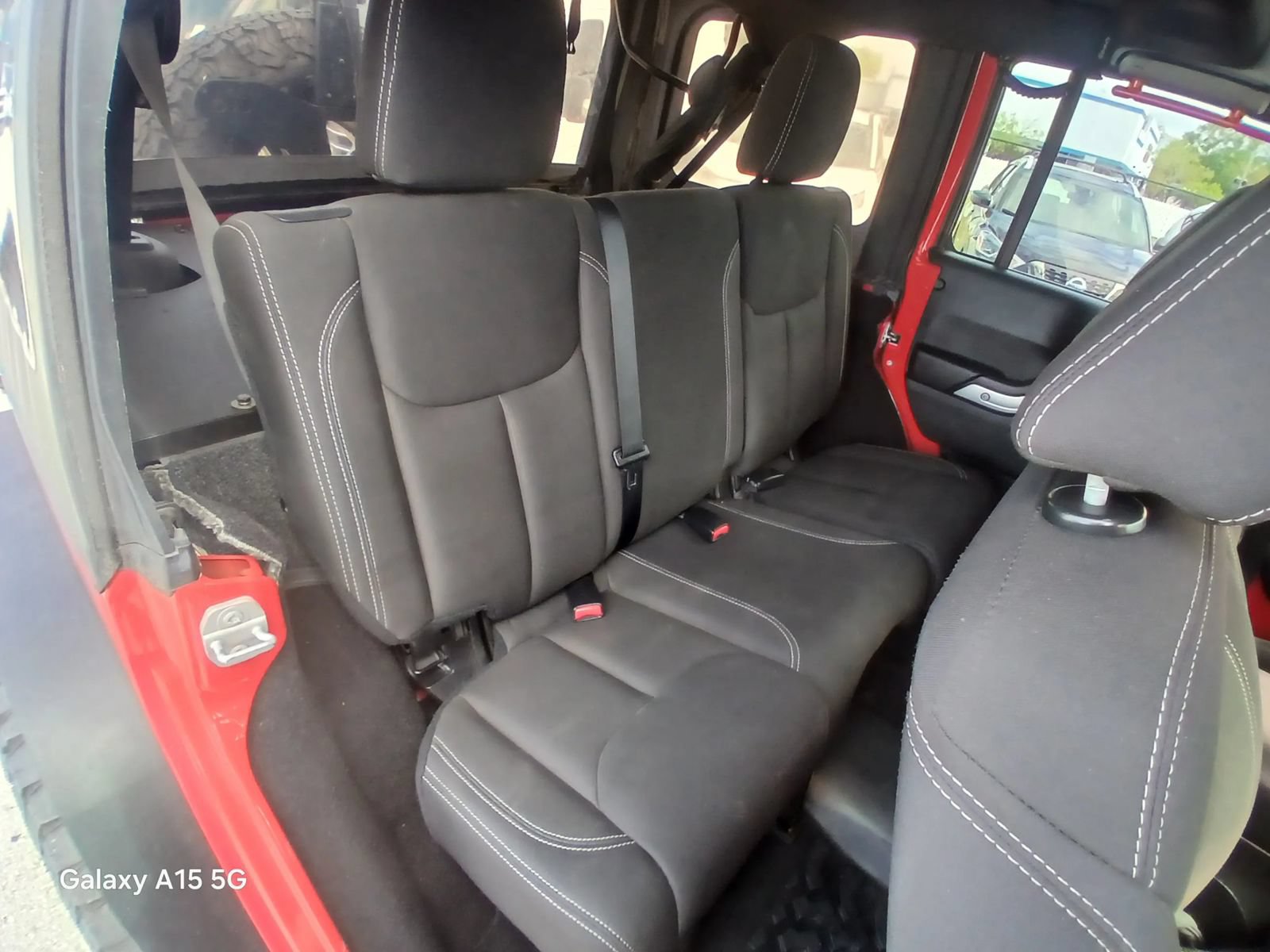 Used 2015 Jeep Wrangler Unlimited Sahara w/ Connectivity Group AWD/4WD image 15