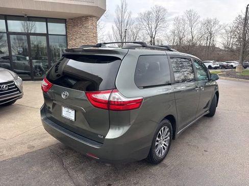 Used 2018 Toyota Sienna XLE w/ XLE Navigation Package image 3