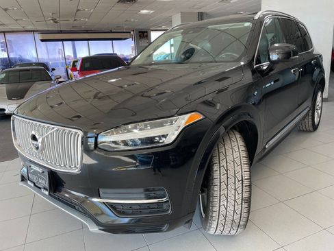 Used 2016 Volvo XC90 T8 Inscription w/ Vision Package image 3