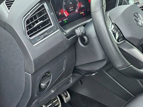 Used 2024 Volkswagen Tiguan SE R-Line image 16