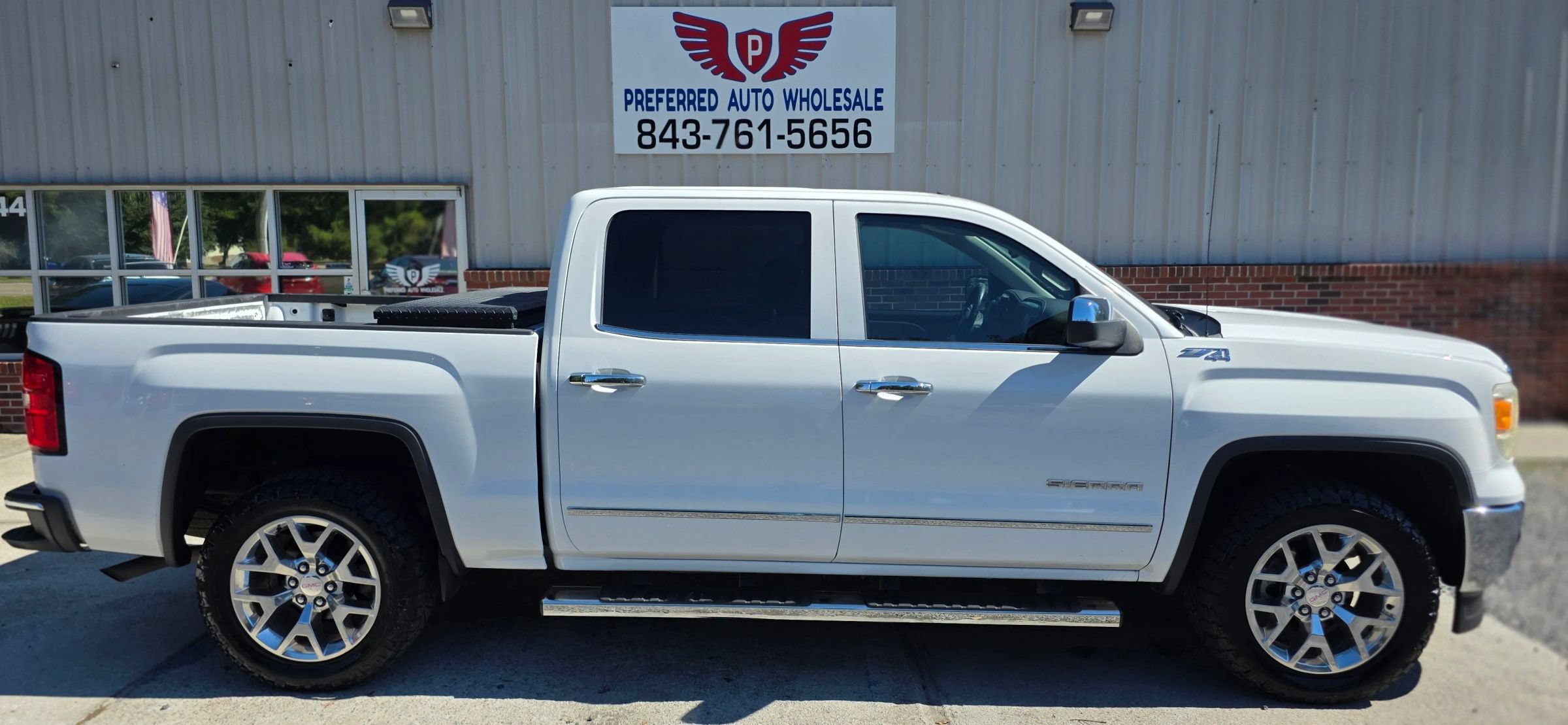 Used 2015 GMC Sierra 1500 SLT w/ SLT Crew Cab Value Package AWD/4WD image 4