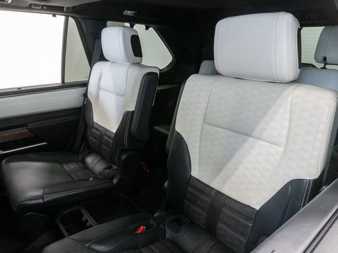 Used 2025 Toyota Sequoia Capstone AWD/4WD image 31