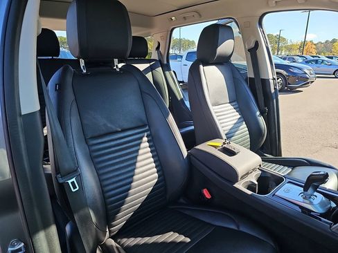 Used 2022 Land Rover Discovery Sport SE image 13