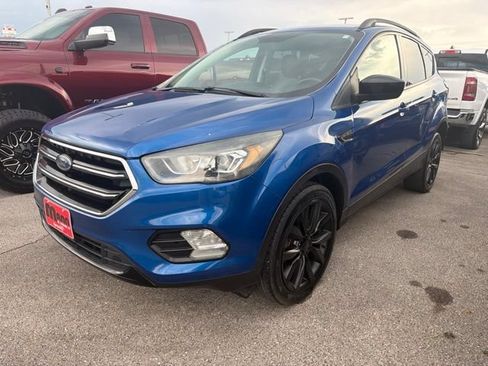 Used 2018 Ford Escape SE w/ SE Sport Appearance Package FWD image 1