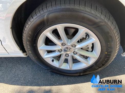 Used 2019 Dodge Grand Caravan SXT FWD image 12