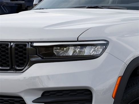 New 2025 Jeep Grand Cherokee Altitude image 6