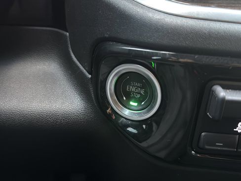 Used 2025 Chevrolet Silverado 2500 LT w/ Convenience Package image 39