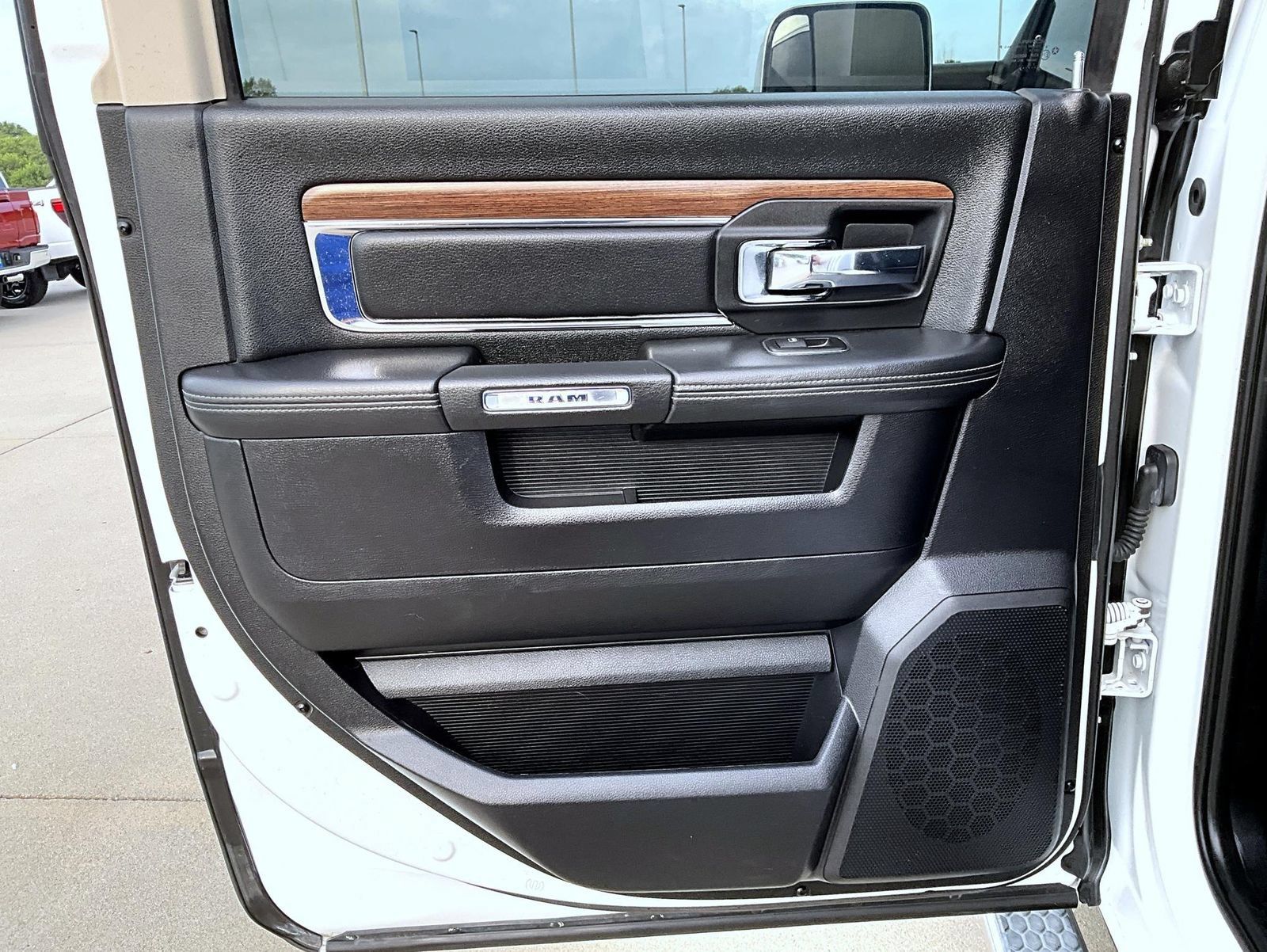 Used 2015 RAM 2500 Laramie w/ Cold Weather Group AWD/4WD image 21