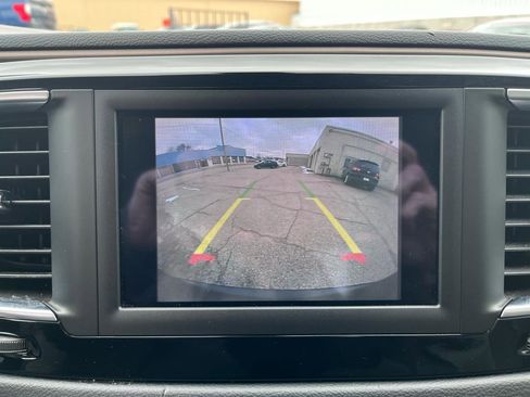 Used 2018 Chrysler Pacifica Touring-L w/ Tire & Wheel Group image 37