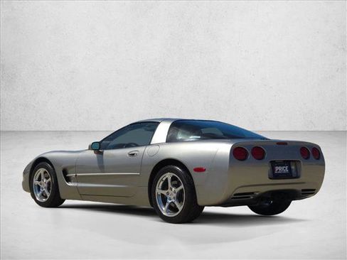 Used 2000 Chevrolet Corvette Coupe w/ Roof Pkg RWD image 10